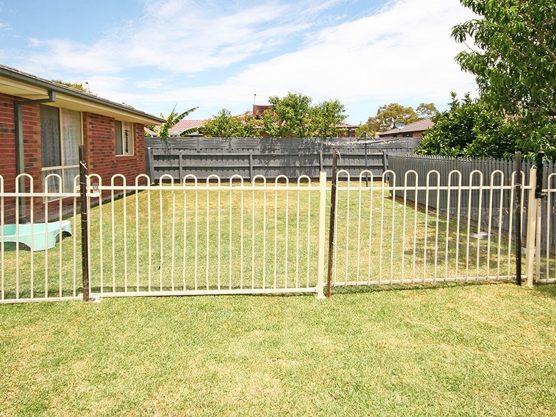 233 Monahans Road, Cranbourne West VIC 3977