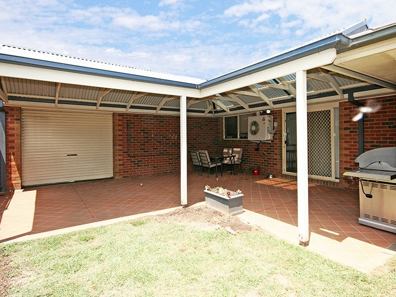 233 Monahans Road, Cranbourne West VIC 3977