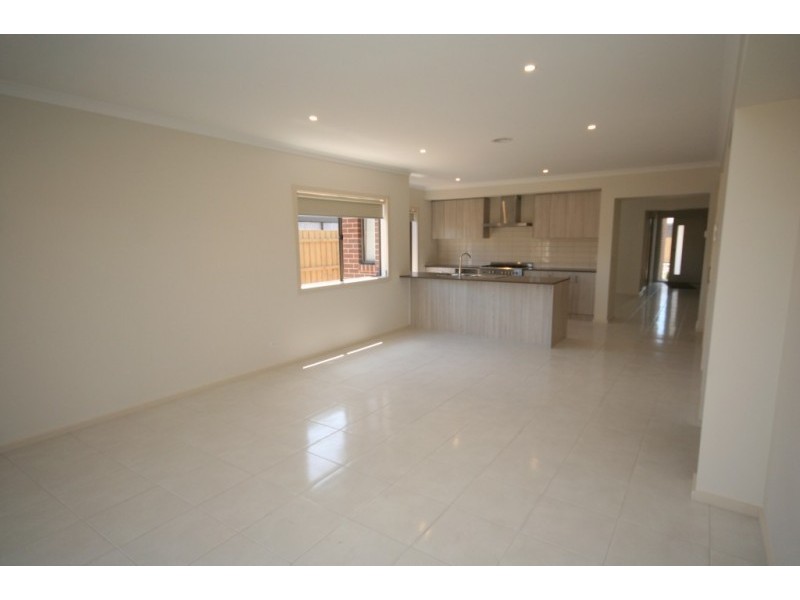 3 Pony Court, Cranbourne East VIC 3977