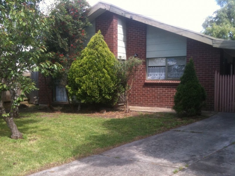 8 Latrobe Street, Cranbourne VIC 3977