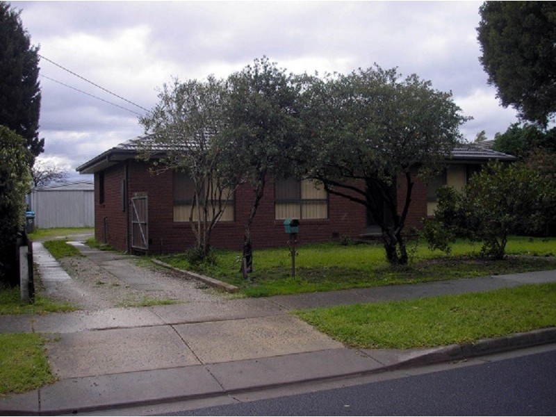 15 Fenfield Street, Cranbourne VIC 3977