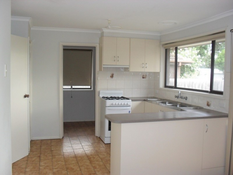 15 Fenfield Street, Cranbourne VIC 3977