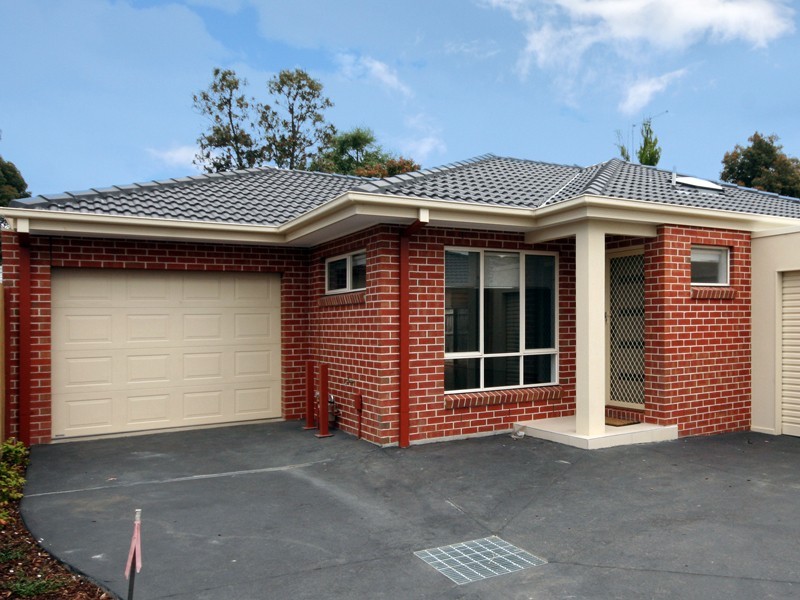 2/2 Evelyne Avenue, Cranbourne VIC 3977