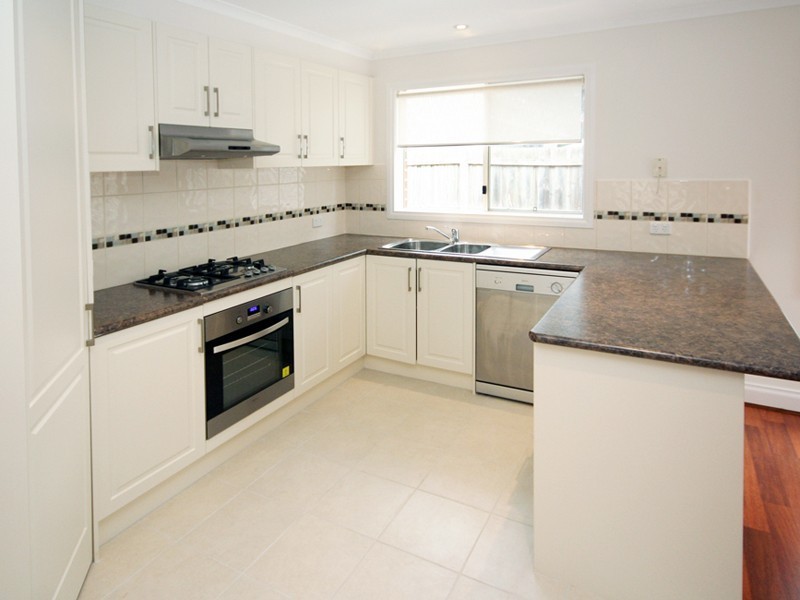 2/2 Evelyne Avenue, Cranbourne VIC 3977