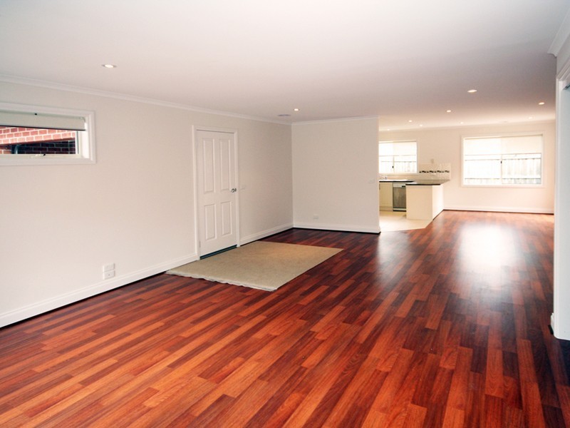 2/2 Evelyne Avenue, Cranbourne VIC 3977