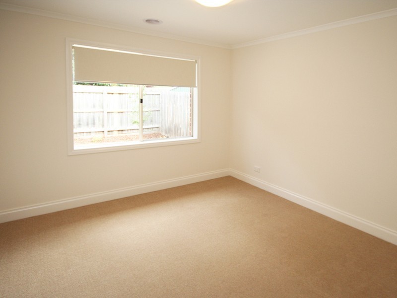 2/2 Evelyne Avenue, Cranbourne VIC 3977