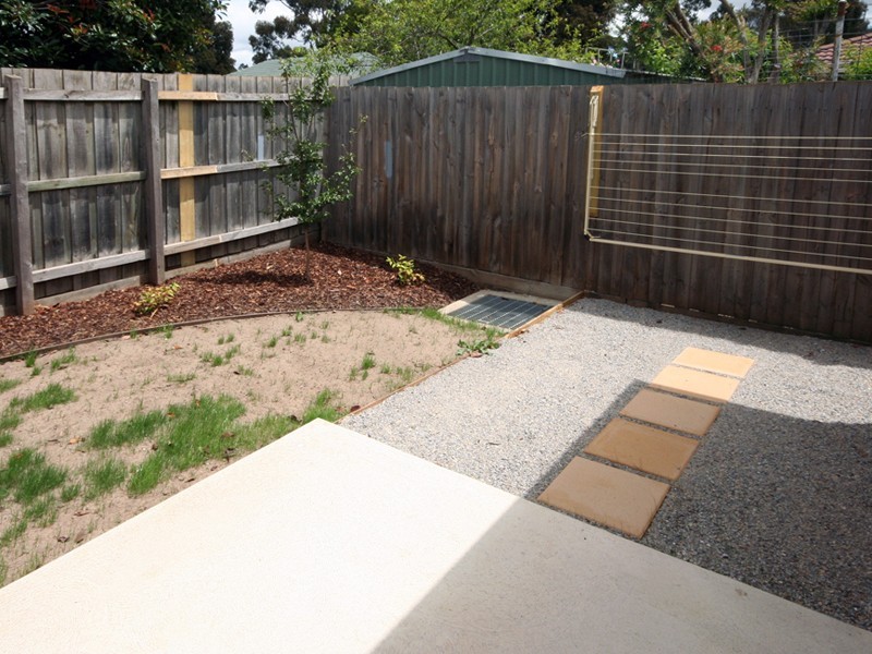 2/2 Evelyne Avenue, Cranbourne VIC 3977