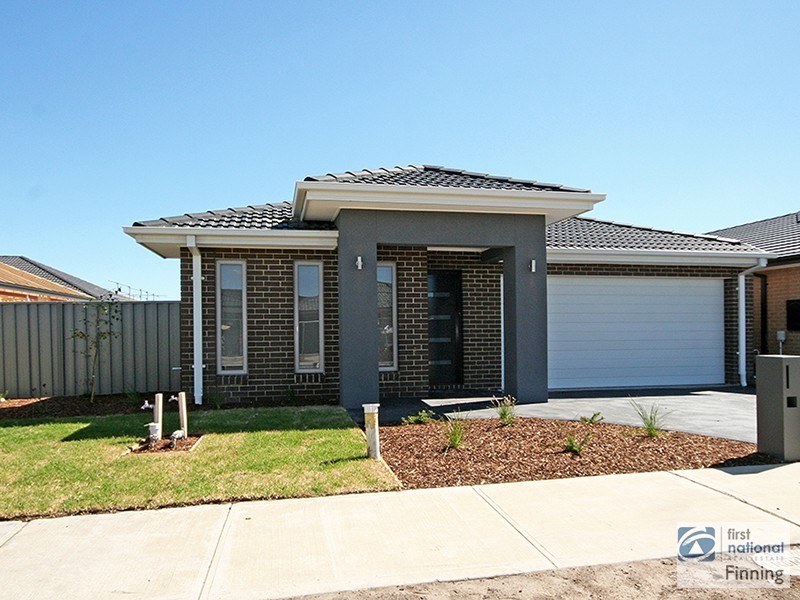 26 Brittlegum Road, Cranbourne East VIC 3977