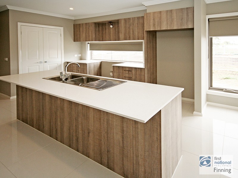 26 Brittlegum Road, Cranbourne East VIC 3977