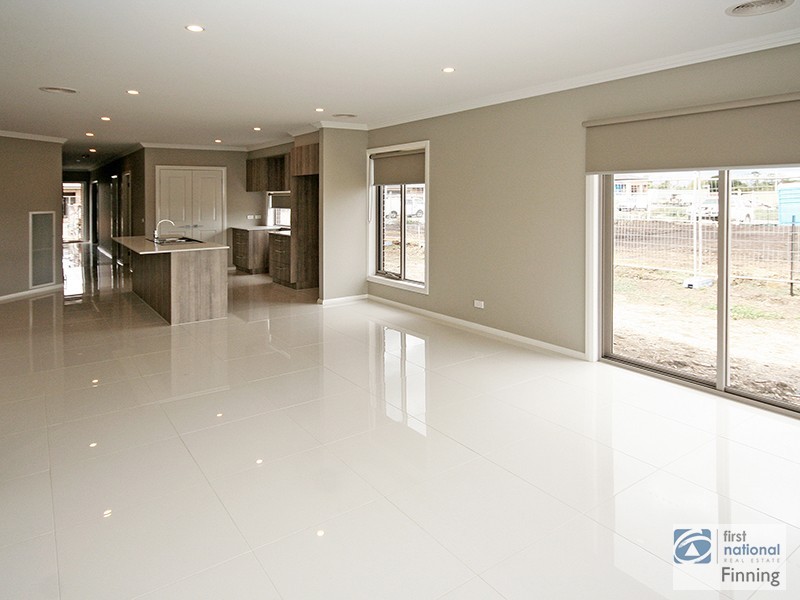 26 Brittlegum Road, Cranbourne East VIC 3977