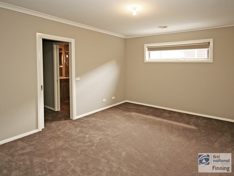 26 Brittlegum Road, Cranbourne East VIC 3977