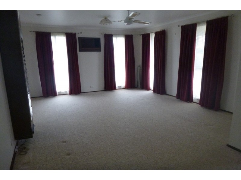 39 Fenfield Street, Cranbourne VIC 3977