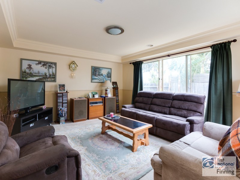 15 Sunningdale Crescent, Cranbourne VIC 3977