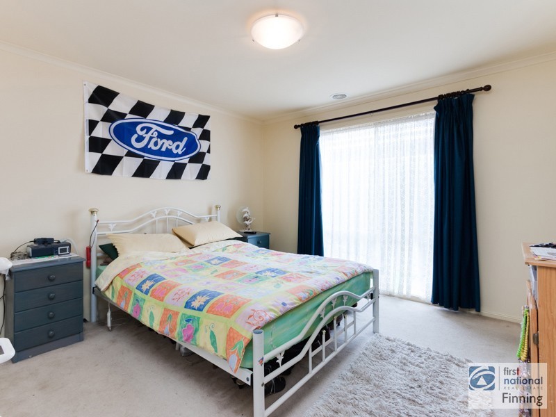 15 Sunningdale Crescent, Cranbourne VIC 3977