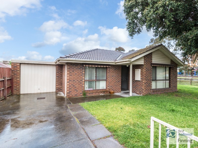 1/12 Russell Street, Cranbourne VIC 3977