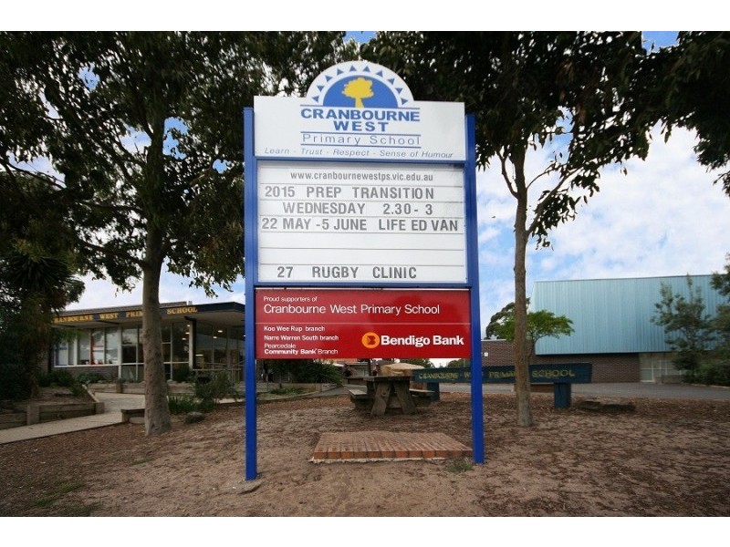 45 Navarre Drive, Cranbourne West VIC 3977