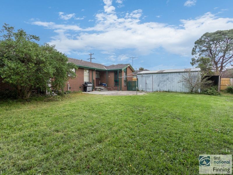 6 Valepark Crescent, Cranbourne VIC 3977