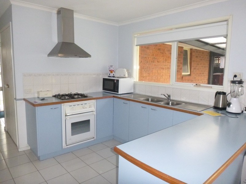 34 Broome Crescent, Cranbourne North VIC 3977