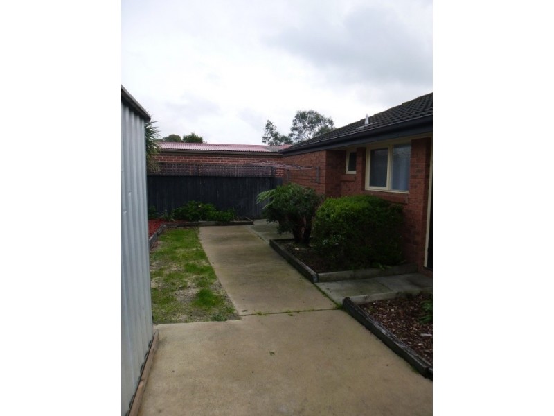 34 Broome Crescent, Cranbourne North VIC 3977