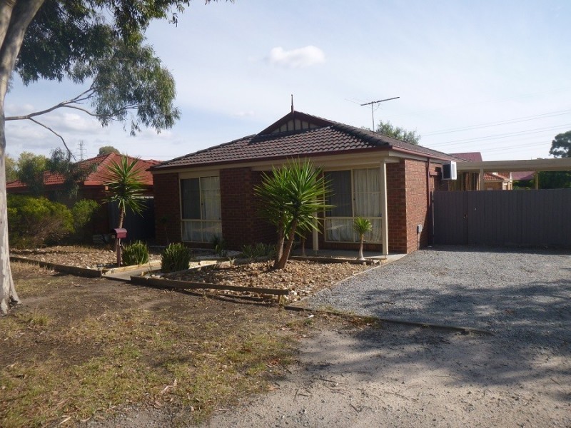 17 Banyalla Drive, Cranbourne West VIC 3977