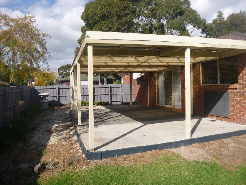 17 Banyalla Drive, Cranbourne West VIC 3977