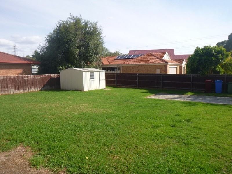 17 Banyalla Drive, Cranbourne West VIC 3977