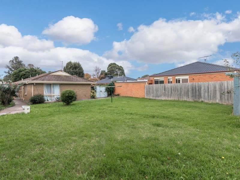 26 Dearing Avenue, Cranbourne VIC 3977