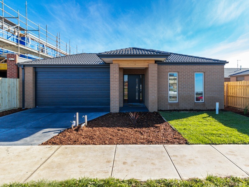 14 Fiorelli Boulevard, Cranbourne East VIC 3977