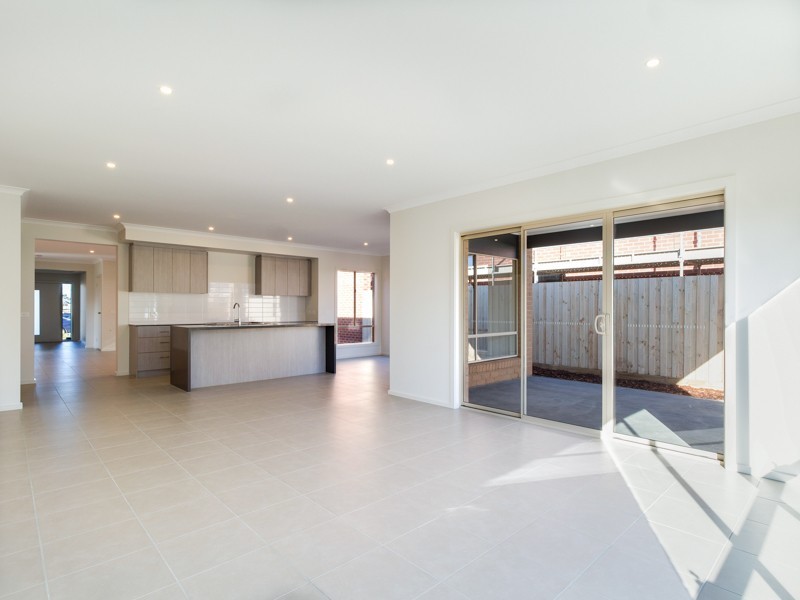14 Fiorelli Boulevard, Cranbourne East VIC 3977