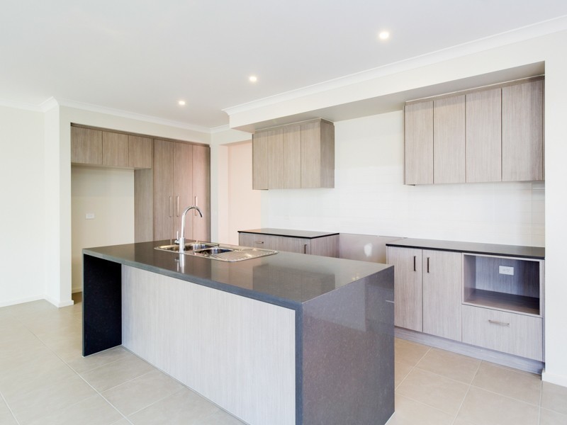 14 Fiorelli Boulevard, Cranbourne East VIC 3977