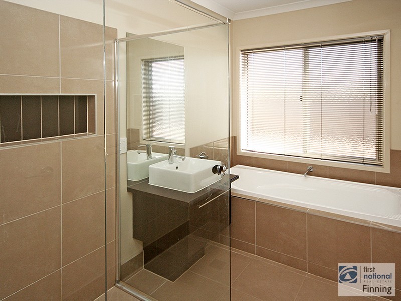 2 Bimberry Circuit, Clyde VIC 3978