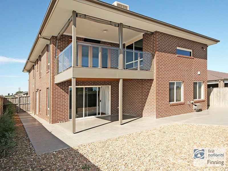 2 Bimberry Circuit, Clyde VIC 3978
