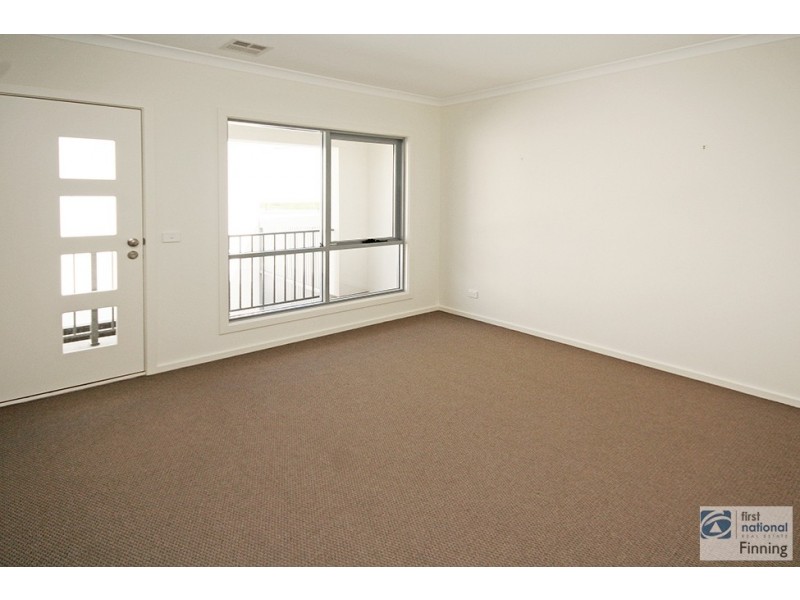 6 Fergus Lane, Cranbourne VIC 3977