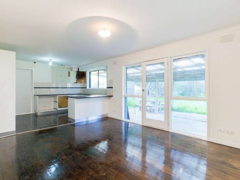 8 Mayfield Road, Cranbourne East VIC 3977