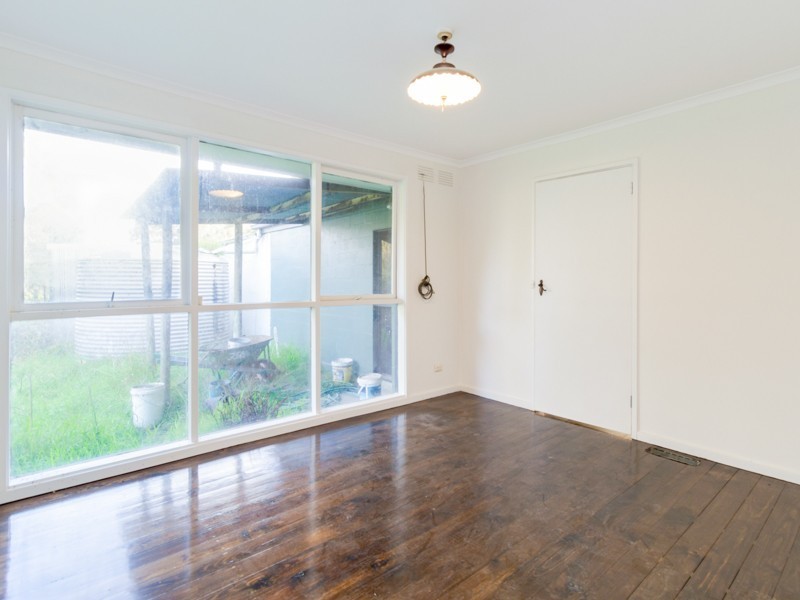 8 Mayfield Road, Cranbourne East VIC 3977