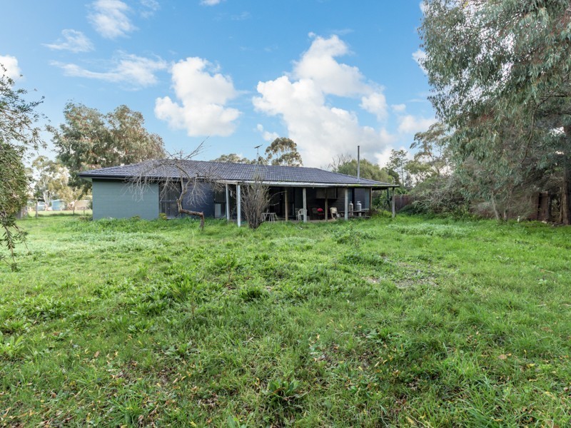 8 Mayfield Road, Cranbourne East VIC 3977