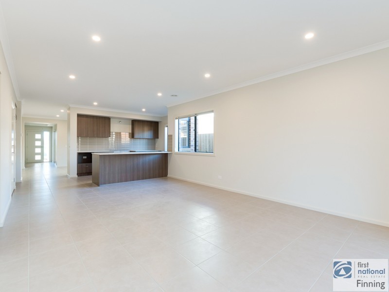4 Fiorelli Boulevard, Cranbourne East VIC 3977