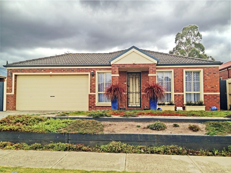 8 Evergreen Court, Cranbourne North VIC 3977