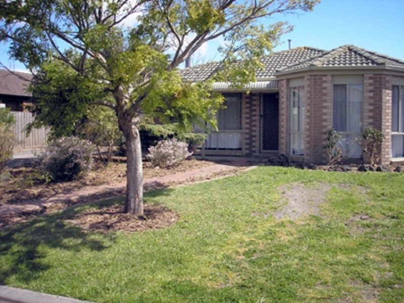9 Samantha Crescent, Cranbourne North VIC 3977