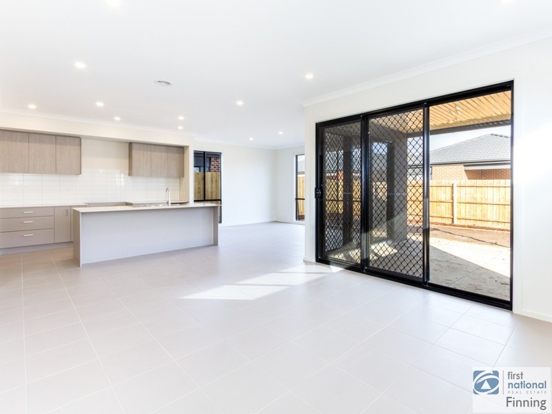 6 Fiorelli Boulevard, Cranbourne East VIC 3977