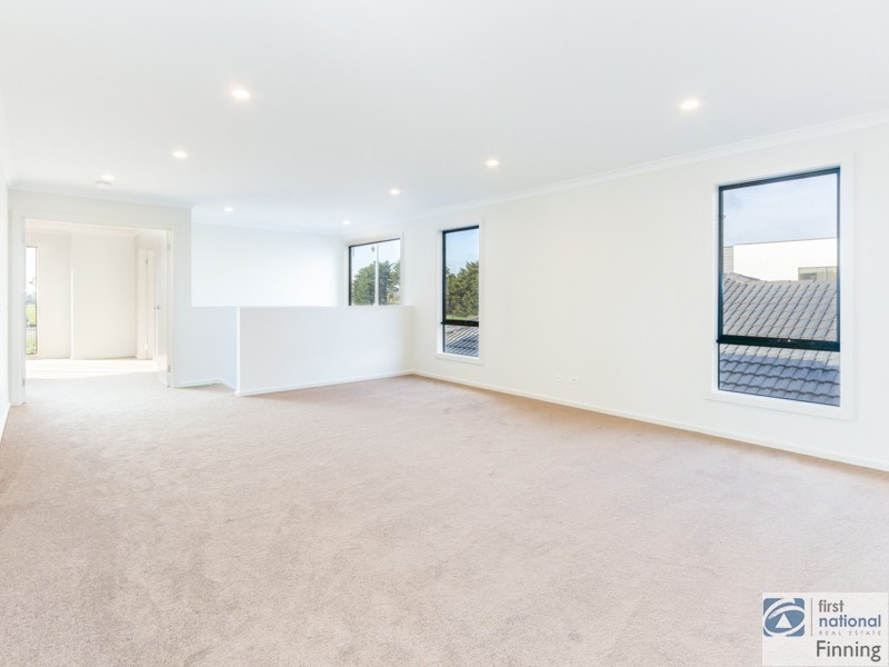 6 Fiorelli Boulevard, Cranbourne East VIC 3977