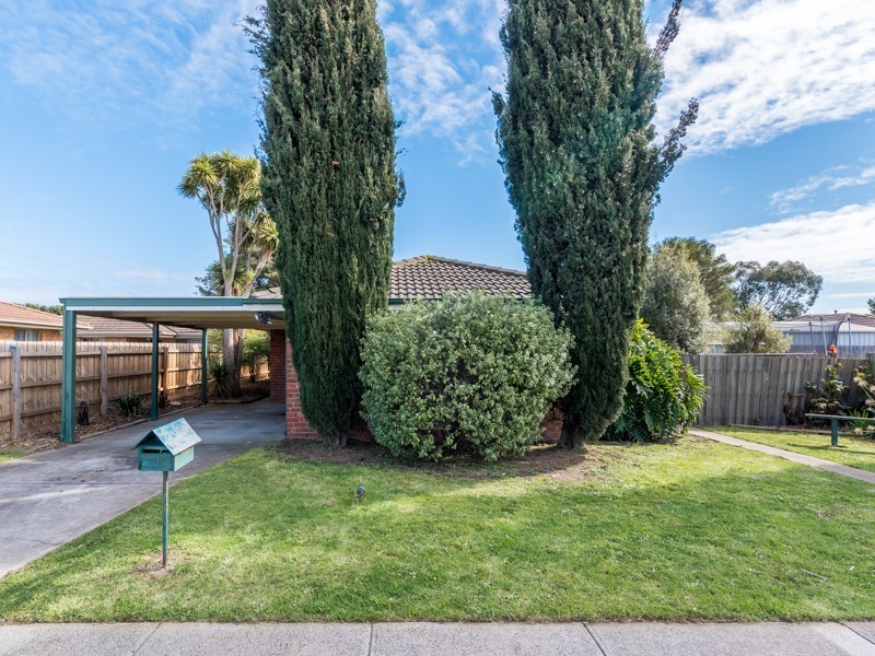 39 Navarre Drive, Cranbourne VIC 3977