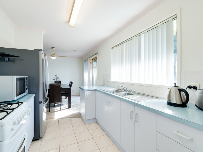 39 Navarre Drive, Cranbourne VIC 3977