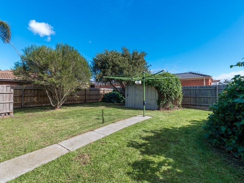 39 Navarre Drive, Cranbourne VIC 3977