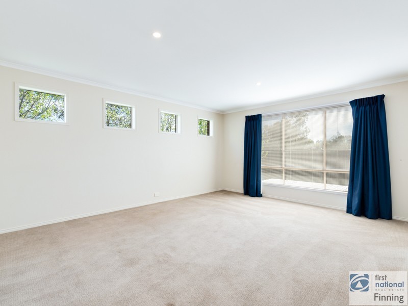 12 Yellowbox Crescent, Lyndhurst VIC 3975