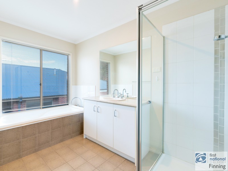 12 Yellowbox Crescent, Lyndhurst VIC 3975