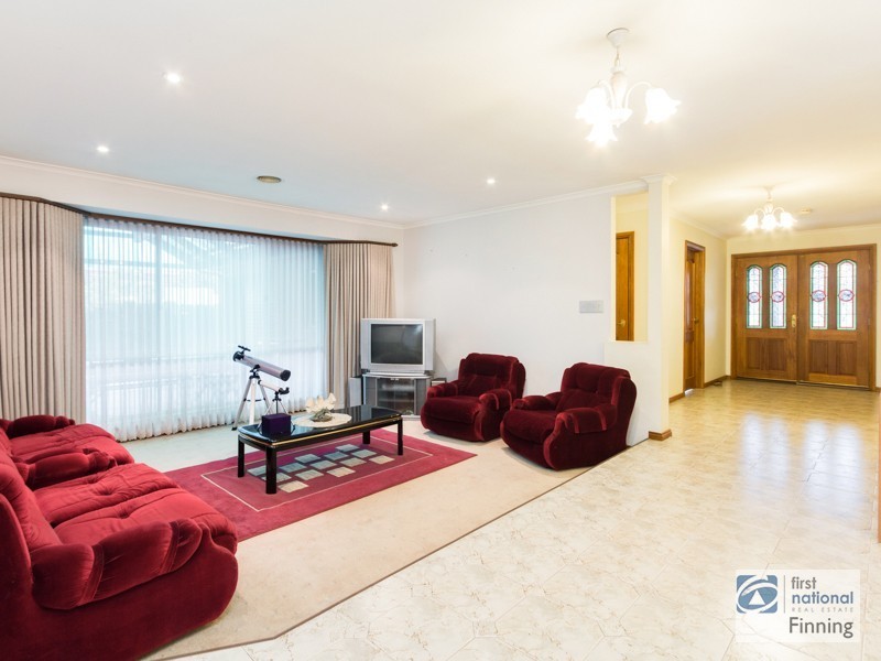 18 Wildwood Court, Cranbourne North VIC 3977