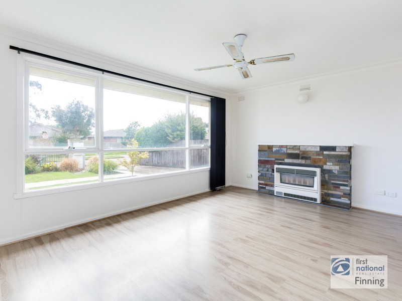 1/6 Carol Avenue, Cranbourne VIC 3977