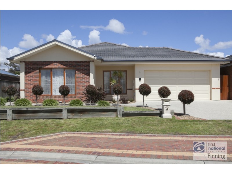 11 Firestone Green, Cranbourne VIC 3977