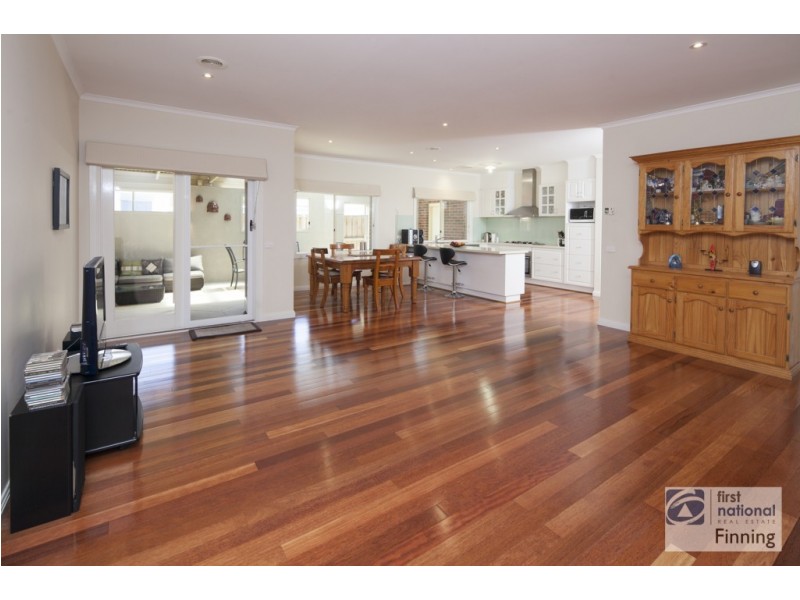 11 Firestone Green, Cranbourne VIC 3977